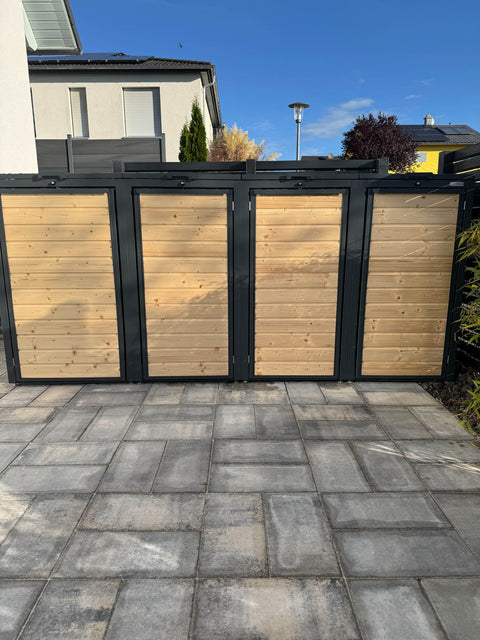 BIO Stefan Holzmichl Mülltonnenbox 4er Kombination 120l 240l, anthrazit mit Holzfront vor Hausfassade