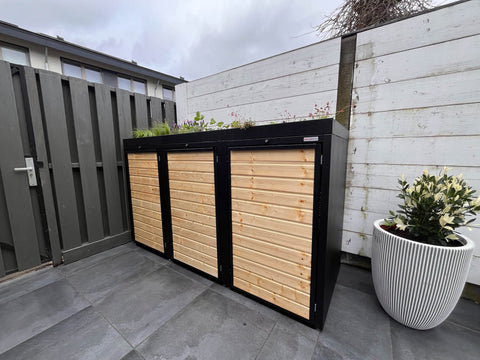 Box per bidoni della spazzatura nero Holzmichl 3 contenitori con frontale in legno e tetto verde (240 litri)
