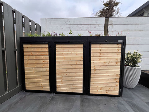 Box per bidoni della spazzatura nero Holzmichl 3 contenitori con frontale in legno e tetto verde (240 litri)