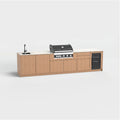 Outdoor-Küche Valentina mit Spüle, Schrank, Grill, Laden und Kühlschrank in Holzoptik.